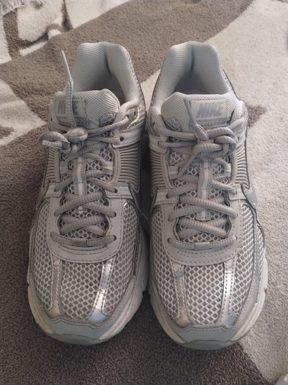 Nike Womens Vomero 5 Silver/Gray Running Sneakers